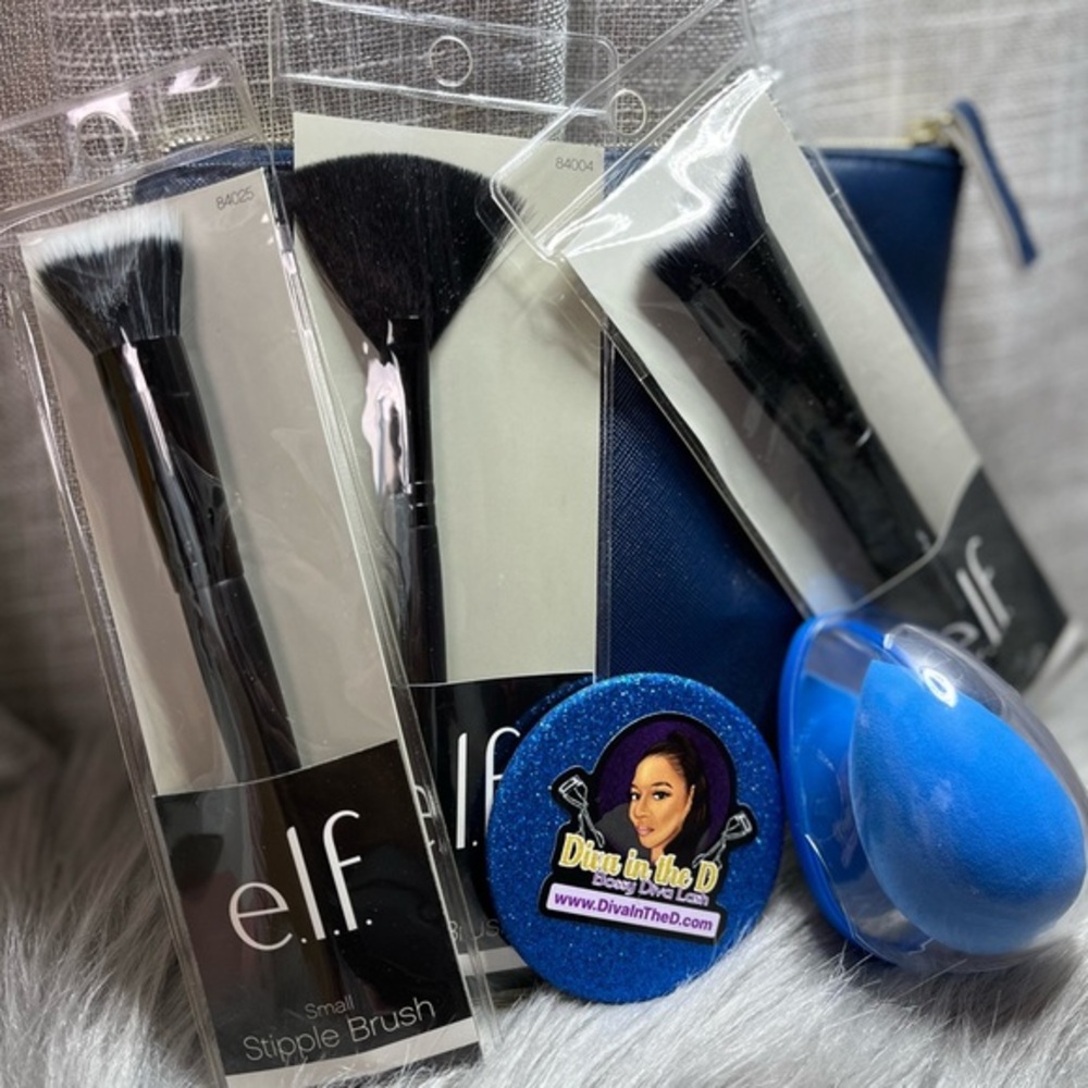 4 Piece Makeup Brushes and Sponge Set